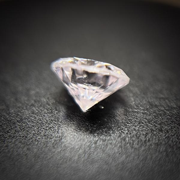 condón lema estas Afsluttet] 0.23 karat Naturlig rund M farve - sjælden pink diamant . Vejl.  uds. pris kr. 41.000. til salg på auktion (Varelager på Sjælland) -  konkurser.dk